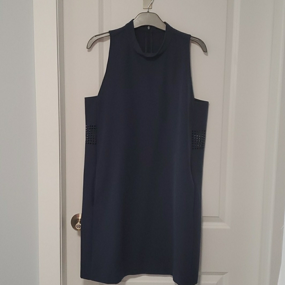 Mock neck sleeveless dress w pockets!